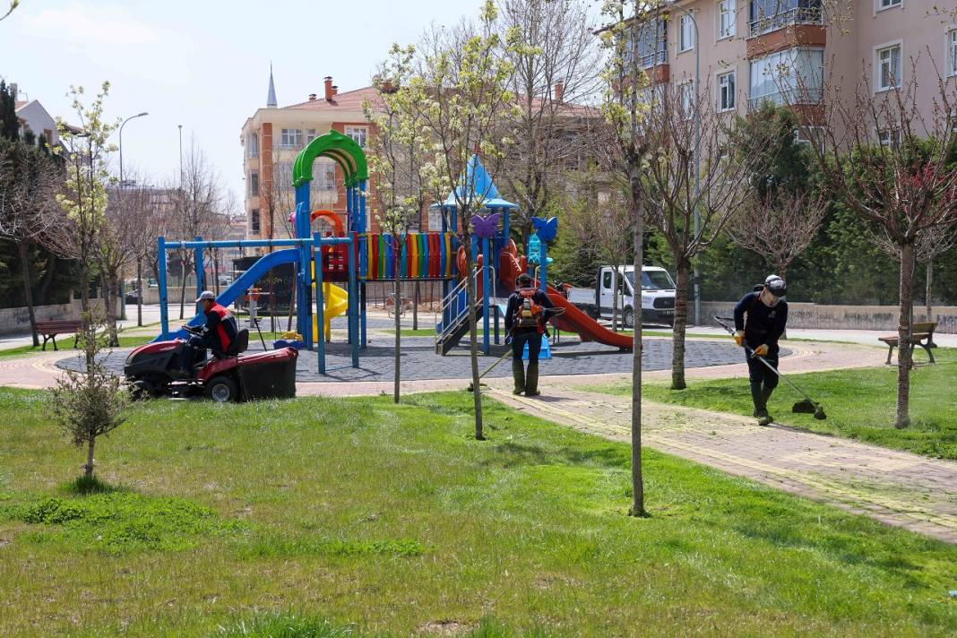 Zamanın yeşil aktığı Meram'da hummalı yaz hazırlığı! İşte karelerle o çalışmalar 7